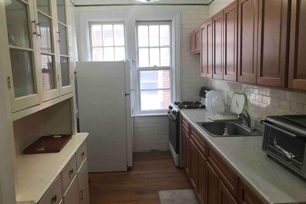 Cozy 2 Bedroom Apartment In Queens Ню Йорк Екстериор снимка